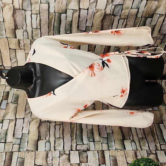 Aritzia Wilfred Lilia Floral Wrap Top - Picture 3 of 9